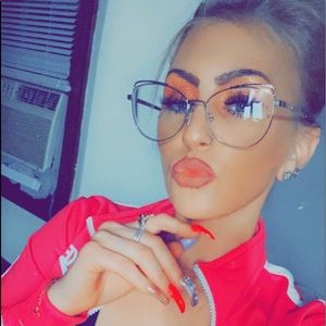 Meet your Posher, Torie